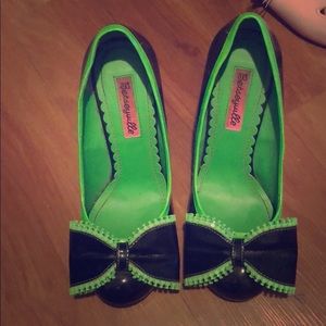 Betsey Johnson black wedges